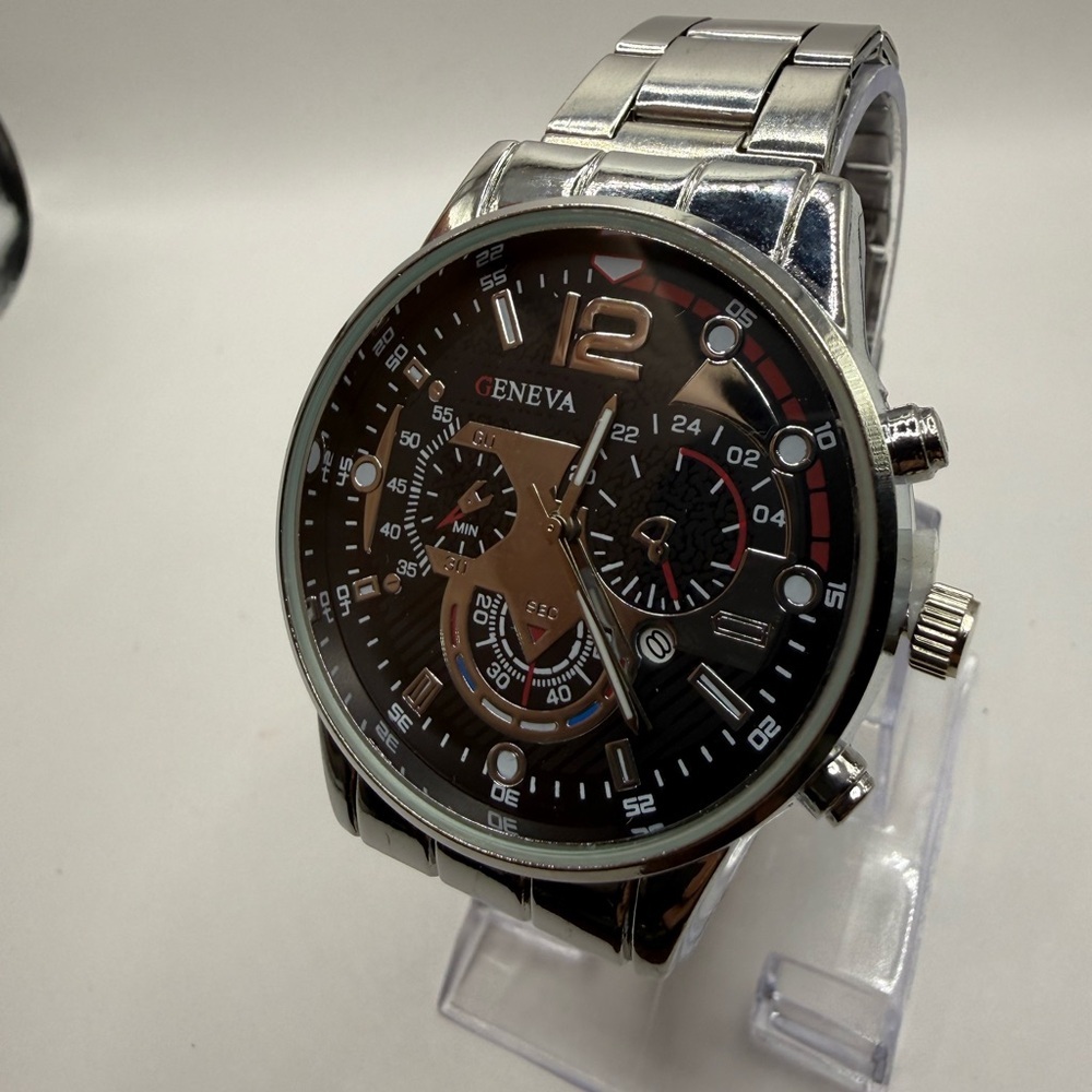 Geneva Silver Band Chronograph Dial 42mm Men's Quartz Watch (New Battery) - Picture 4 of 7